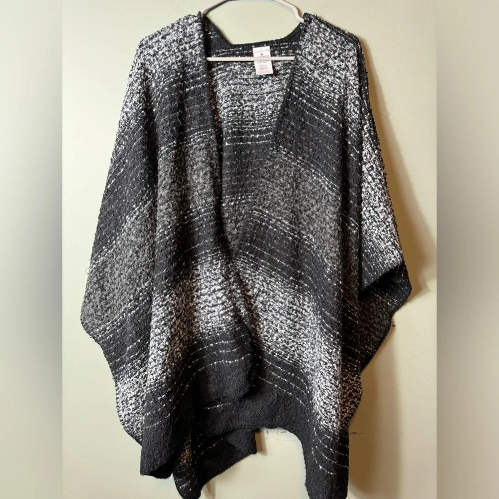 Woolrich Womens Black White Gray Stripe Blanket Wrap Poncho One Size